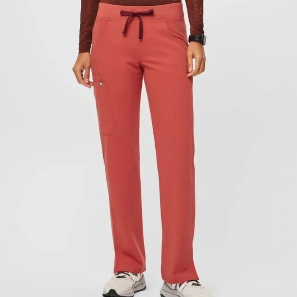 FIGS Women's Kade Cargo Scrub Pants in Clay- Small Petite ***Limited Edition***
